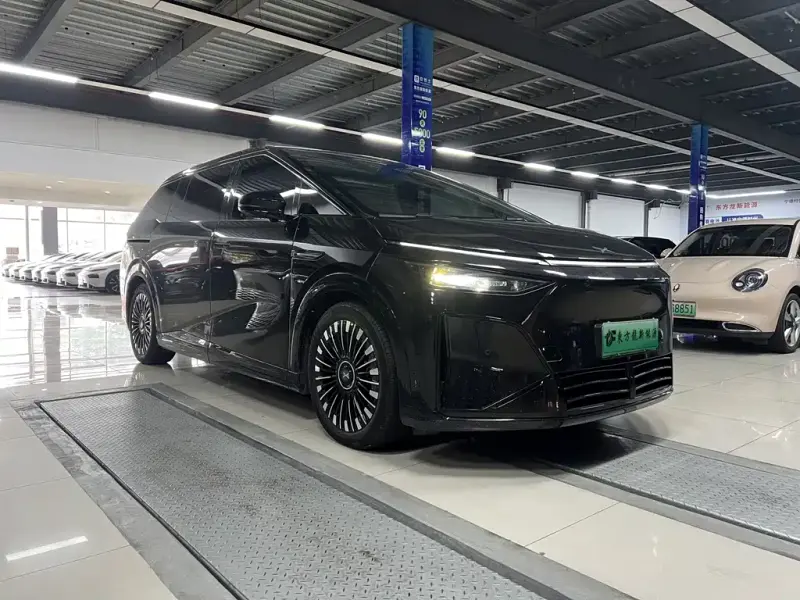 XPeng X9, 2025