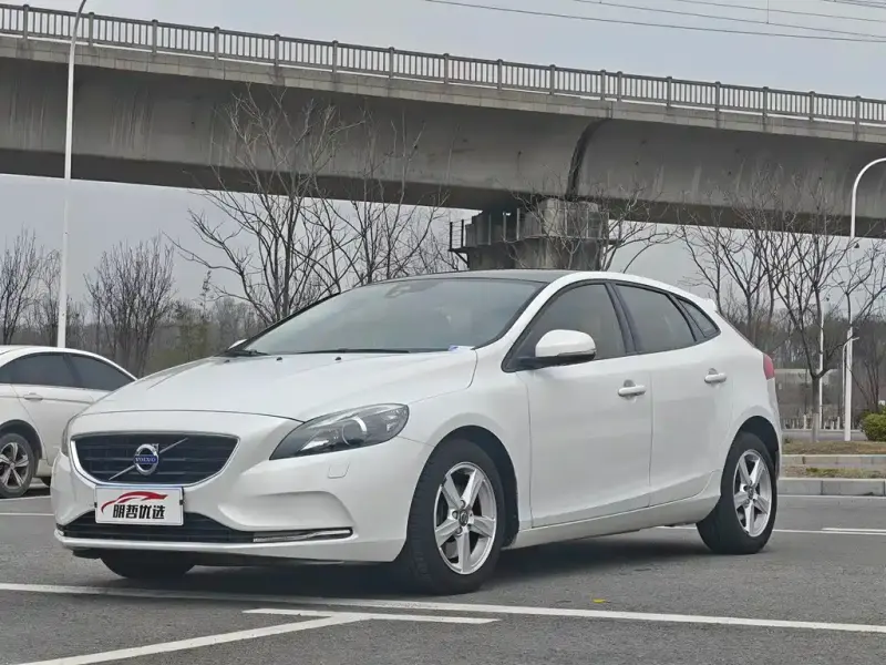 Volvo V40, 2016