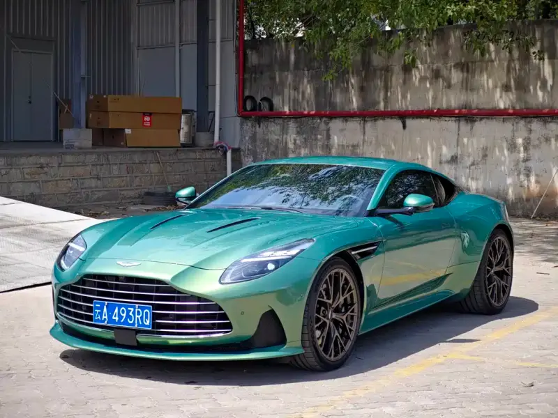 Aston Martin DB12, 2024