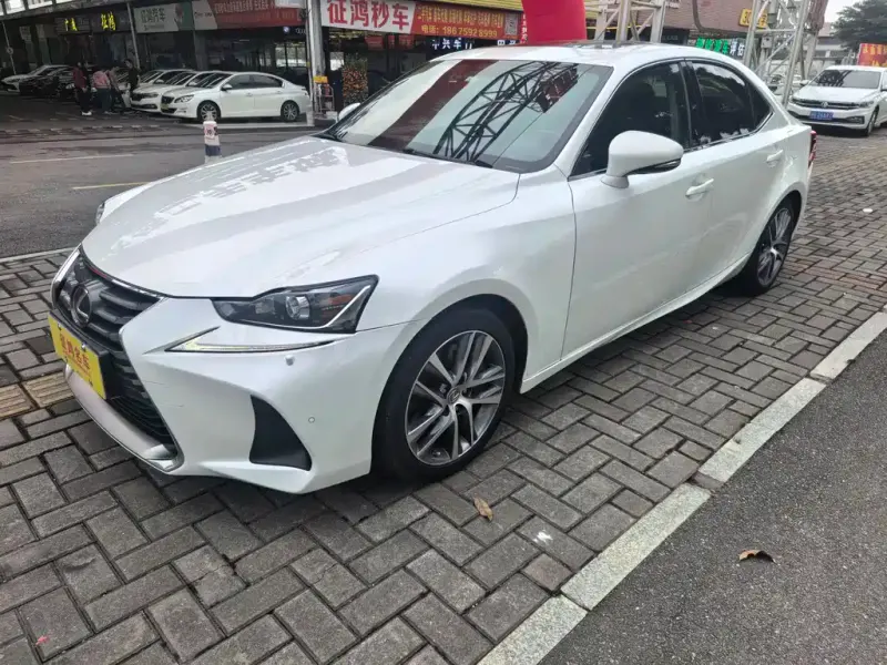 Lexus IS, 2018