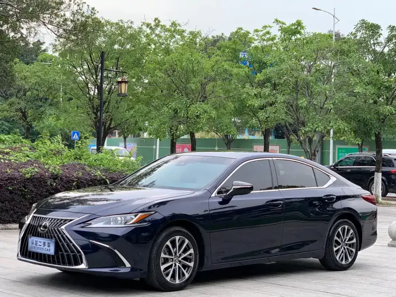Lexus ES, 2024