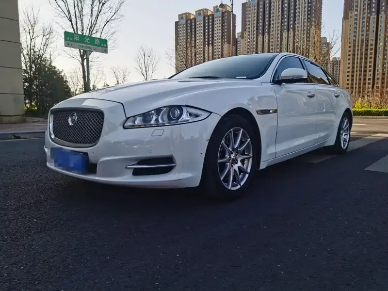 Jaguar XJ, 2011