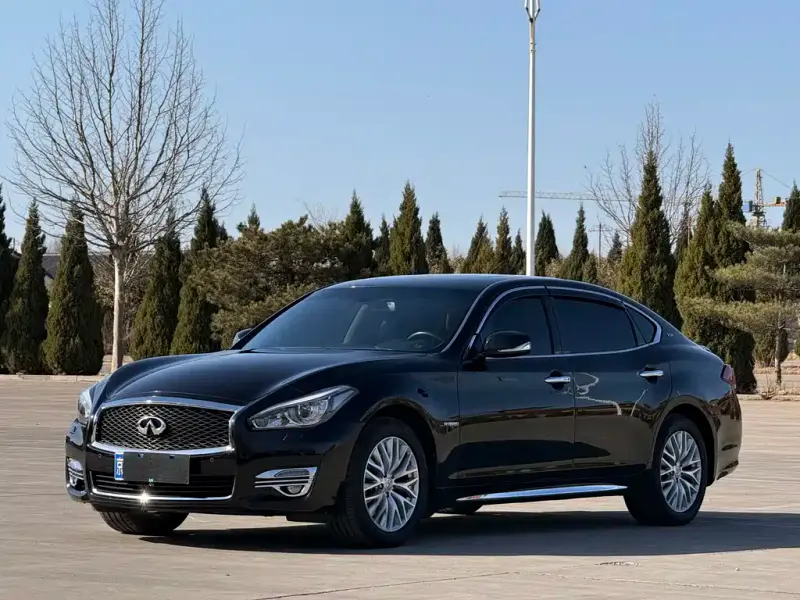 Infiniti Q70, 2016 — фото 1