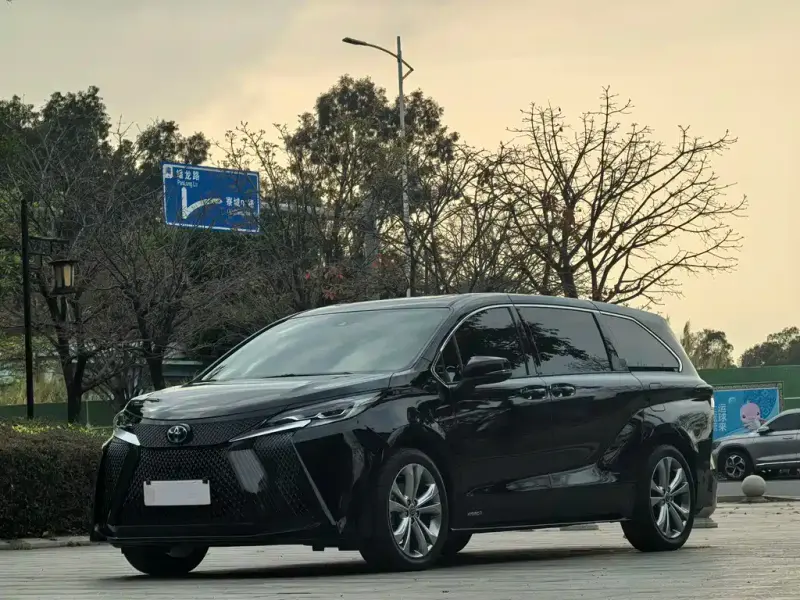 Toyota Sienna, 2024