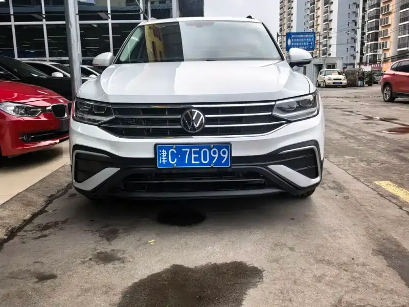 Volkswagen Tiguan L, 2023 — фото 1