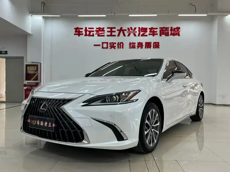 Lexus ES, 2022