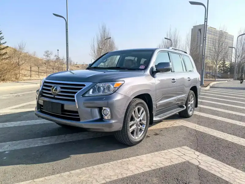 Lexus LX, 2013