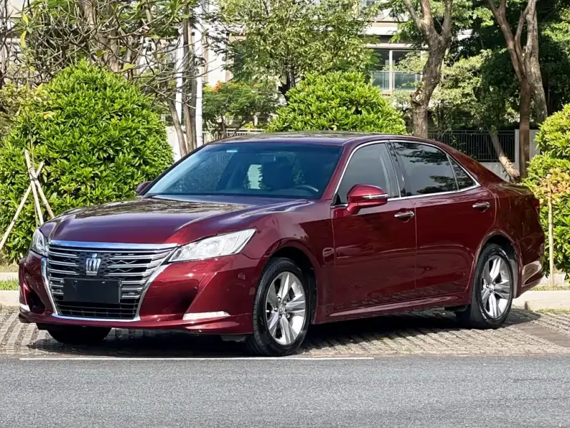 Toyota Crown, 2015 — фото 1