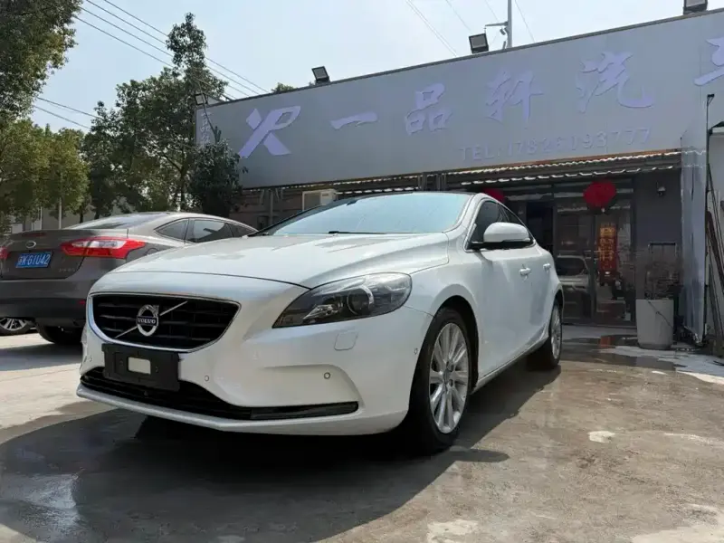 Volvo V40, 2016