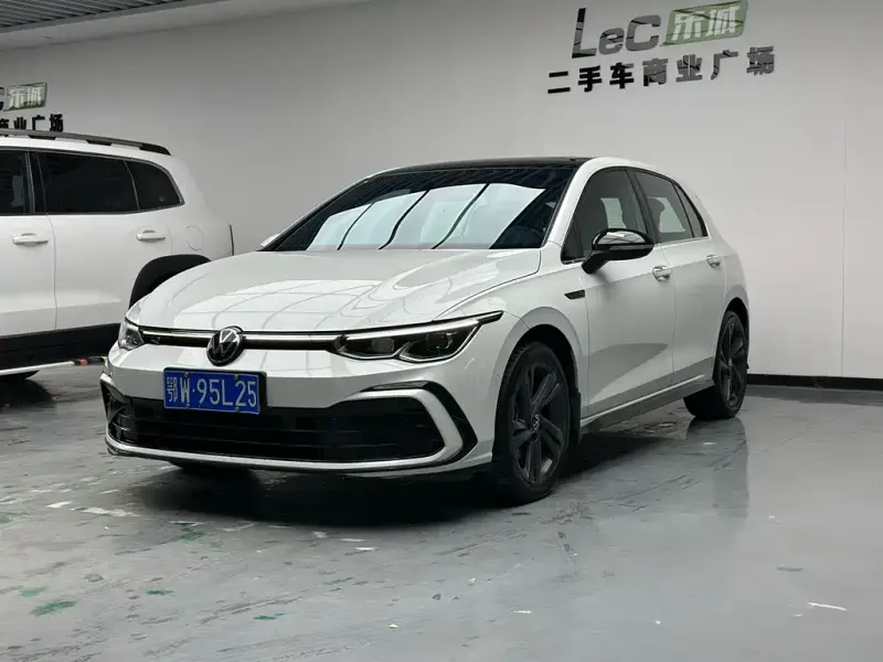 Volkswagen Golf, 2023
