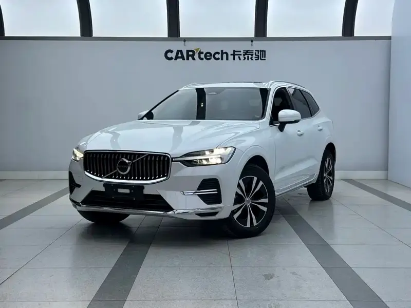 Volvo XC60, 2022 — фото 1