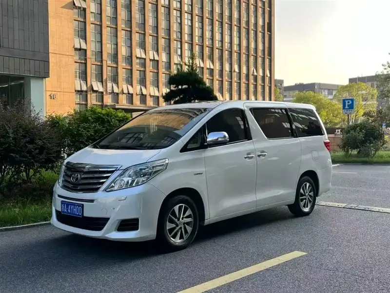 Toyota Alphard, 2015