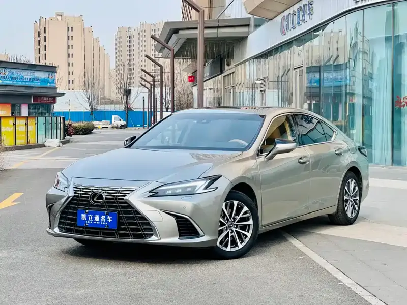 Lexus ES, 2025