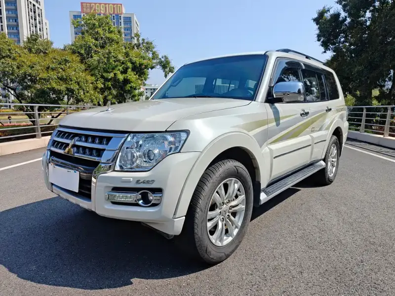 Mitsubishi Pajero (Import), 2020