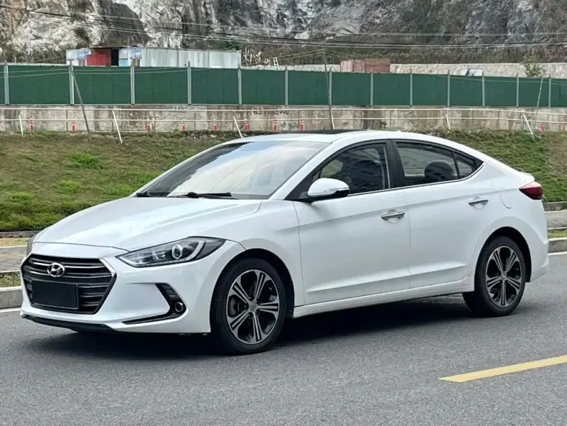 Hyundai Elantra, 2019 — фото 1