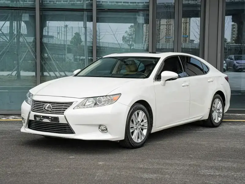 Lexus ES, 2013