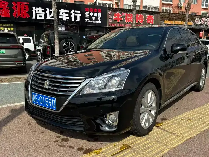 Toyota Crown, 2014 — фото 1