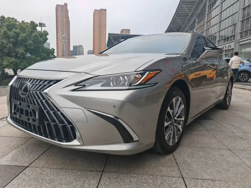 Lexus ES, 2023
