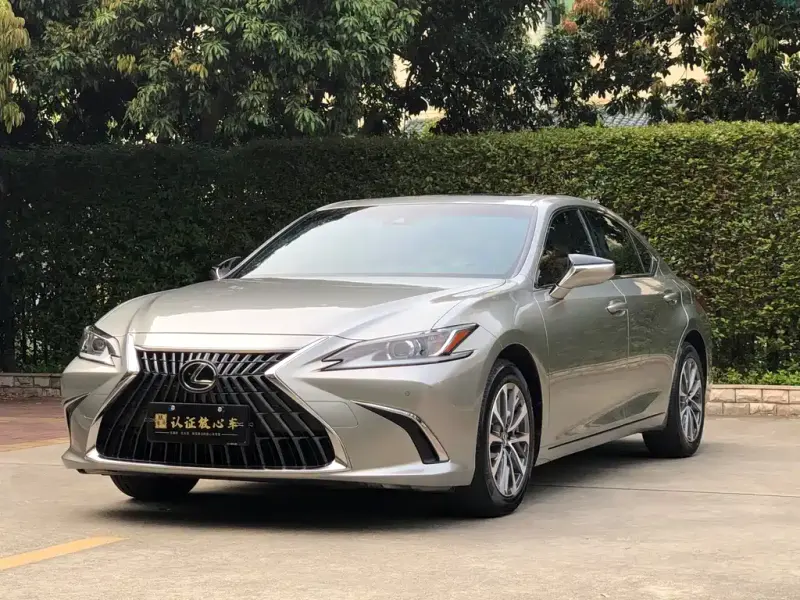 Lexus ES, 2022