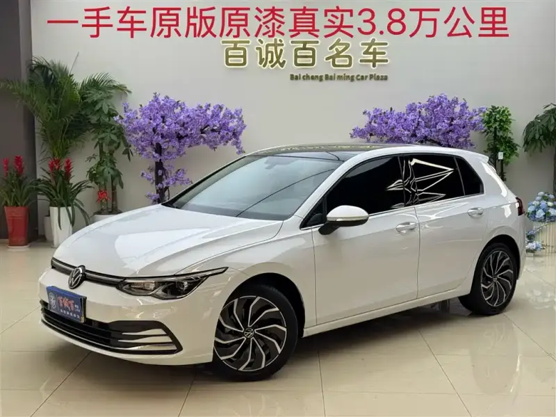 Volkswagen Golf, 2022