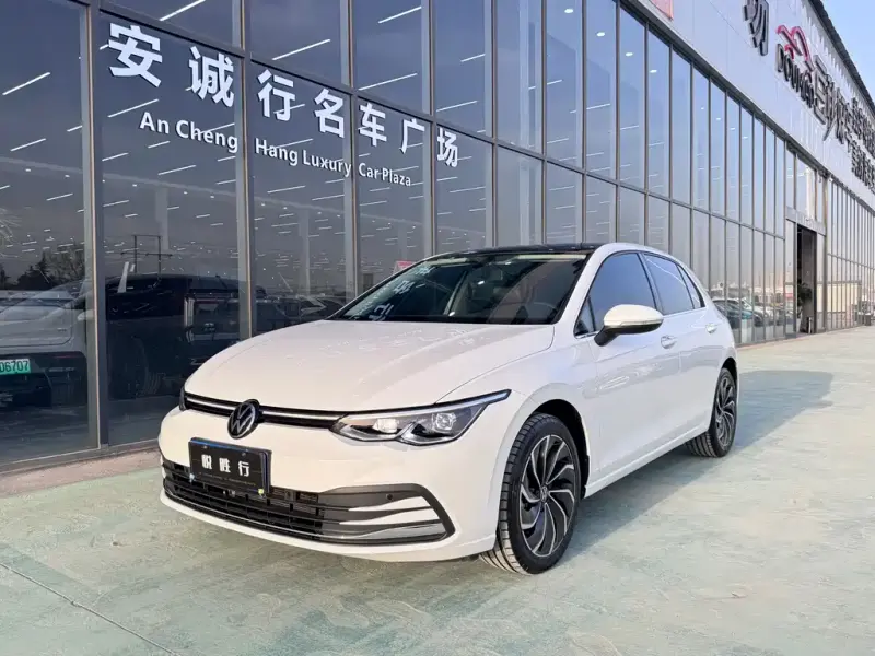 Volkswagen Golf, 2024