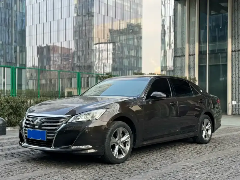 Toyota Crown, 2016 — фото 1