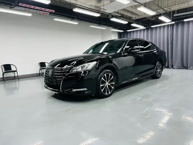 Toyota Crown, 2018 — фото 1