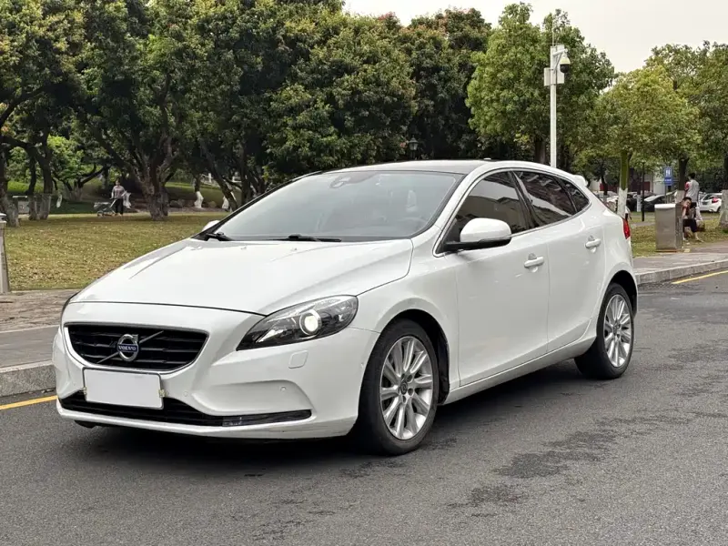 Volvo V40, 2016