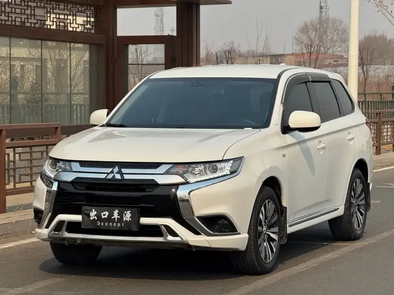 Mitsubishi Outlander, 2022
