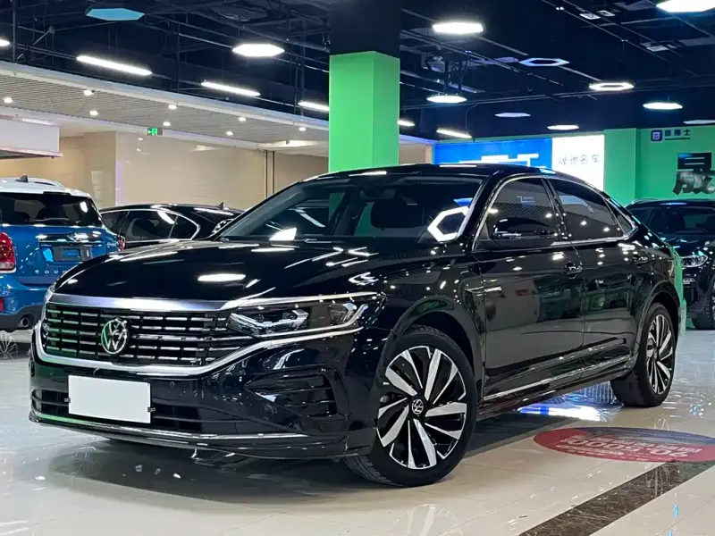Volkswagen Passat, 2023 — фото 1