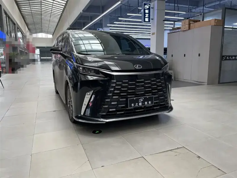 Lexus LM, 2024