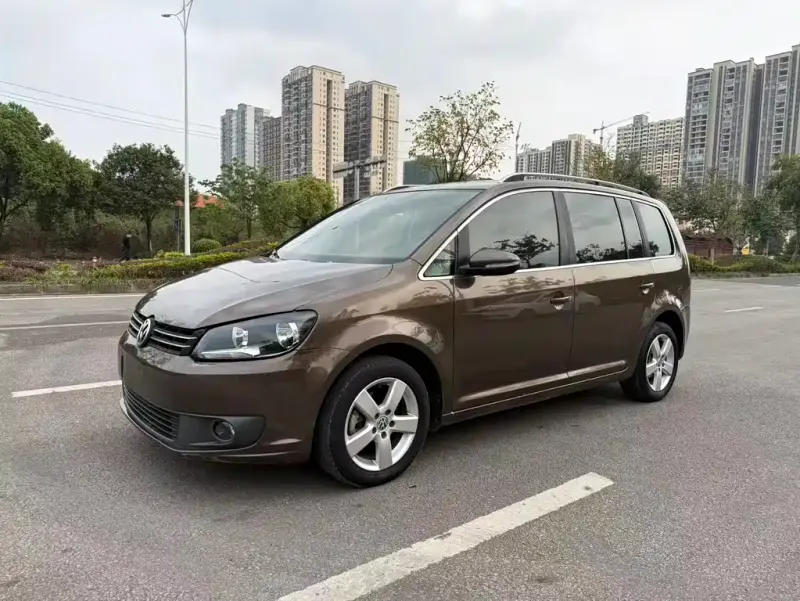 Volkswagen Touran, 2014 — фото 1