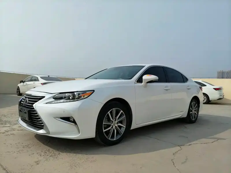 Lexus ES, 2016