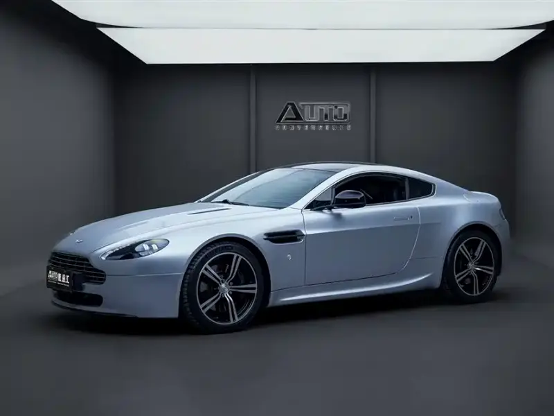 Aston Martin V8 Vantage, 2011