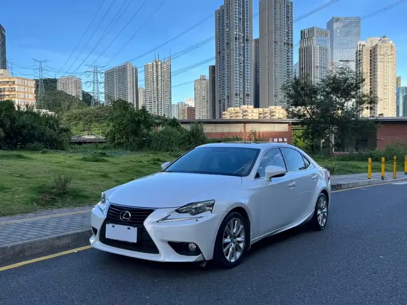 Lexus IS, 2013