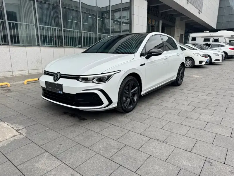 Volkswagen Golf, 2023