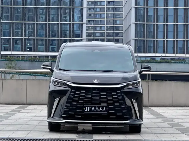 Lexus LM, 2024