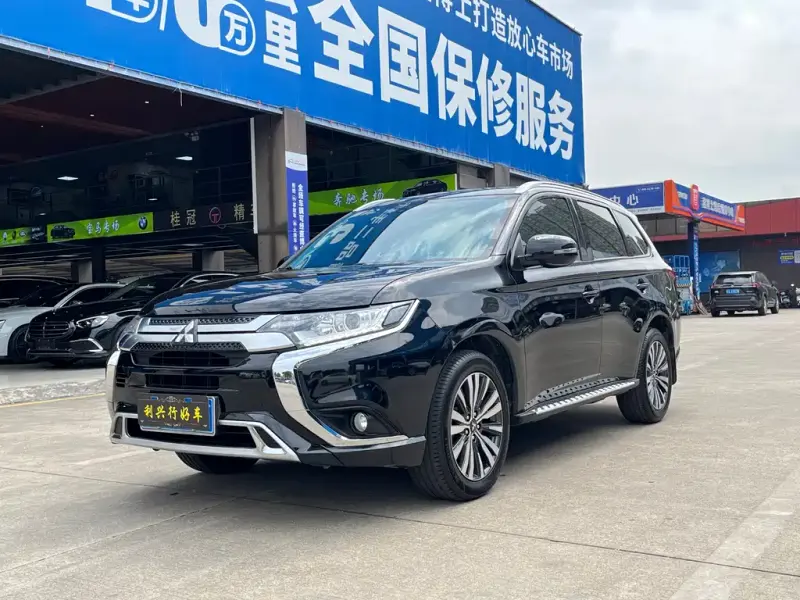 Mitsubishi Outlander, 2022
