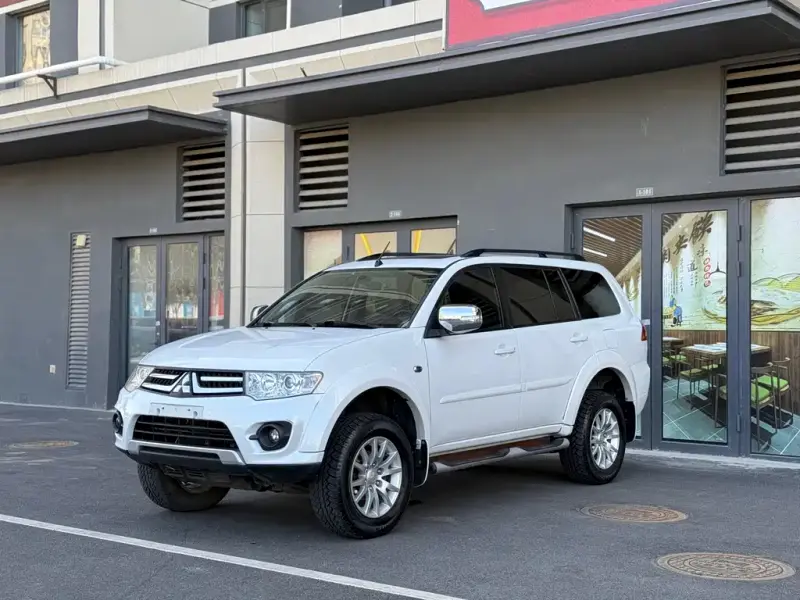 Mitsubishi Pajero Sport, 2015
