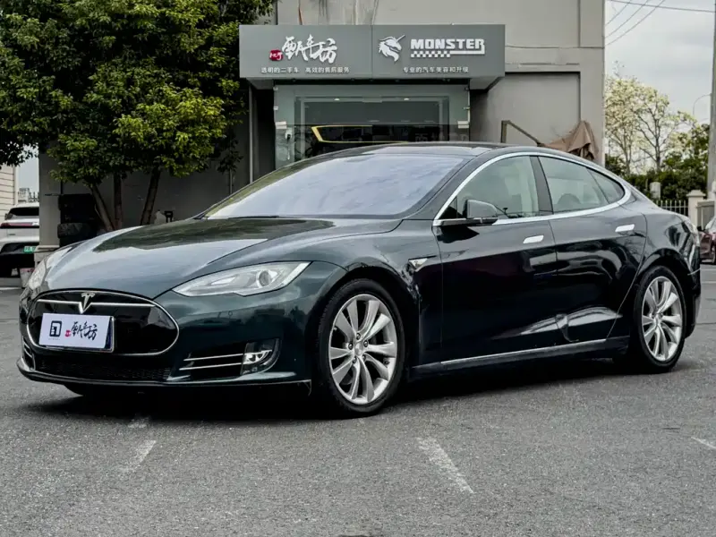 Tesla Model S, 2015