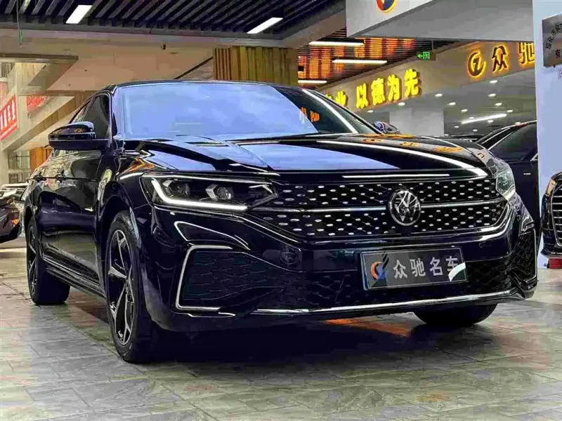Volkswagen Passat, 2024 — фото 1