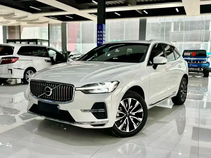 Volvo XC60, 2022 — фото 1