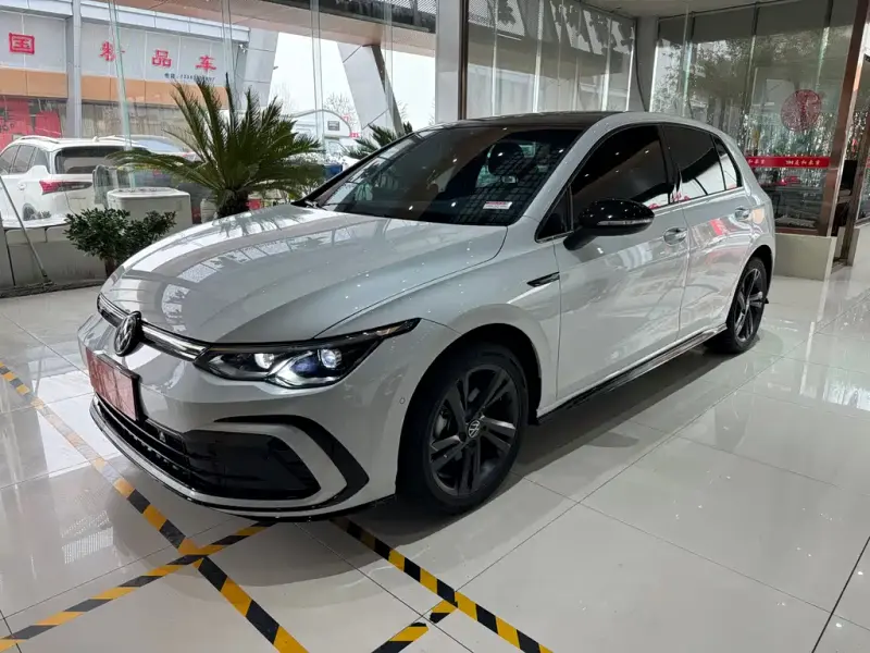 Volkswagen Golf, 2024