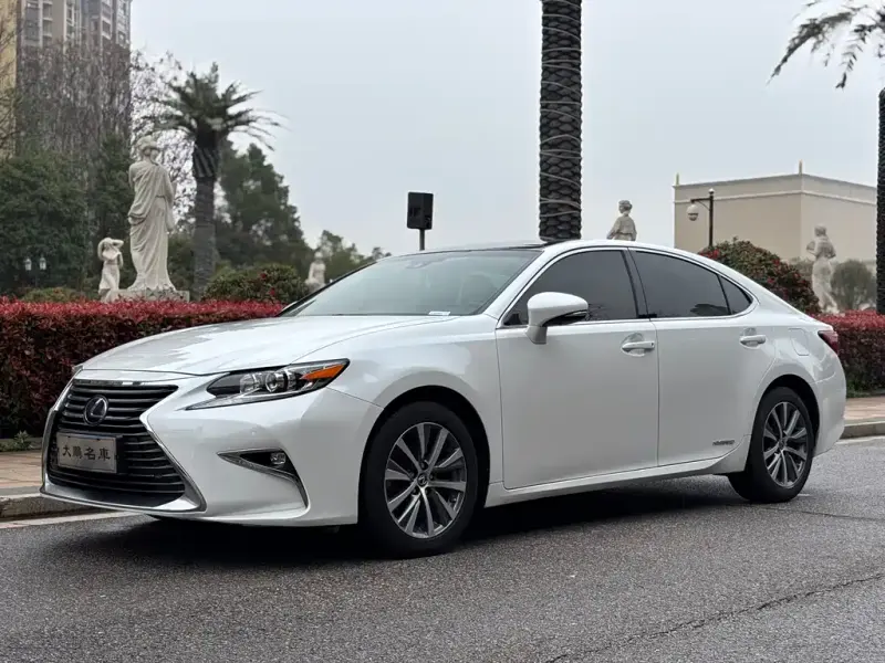 Lexus ES, 2016