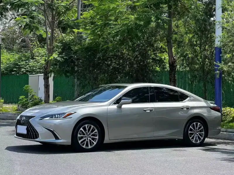 Lexus ES, 2023