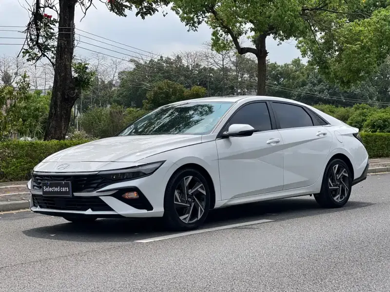 Hyundai Elantra, 2024