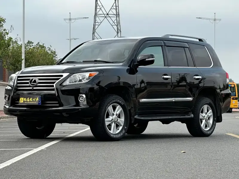 Lexus LX, 2015