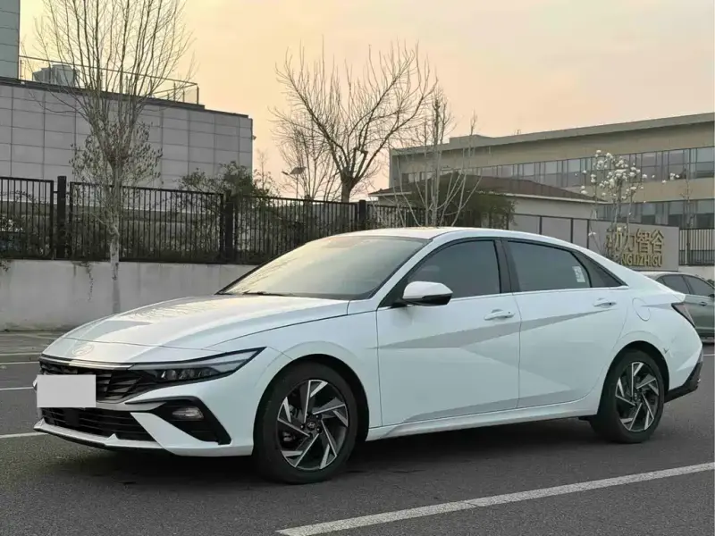 Hyundai Elantra, 2023