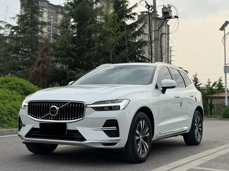 Volvo XC60, 2022 — фото 1
