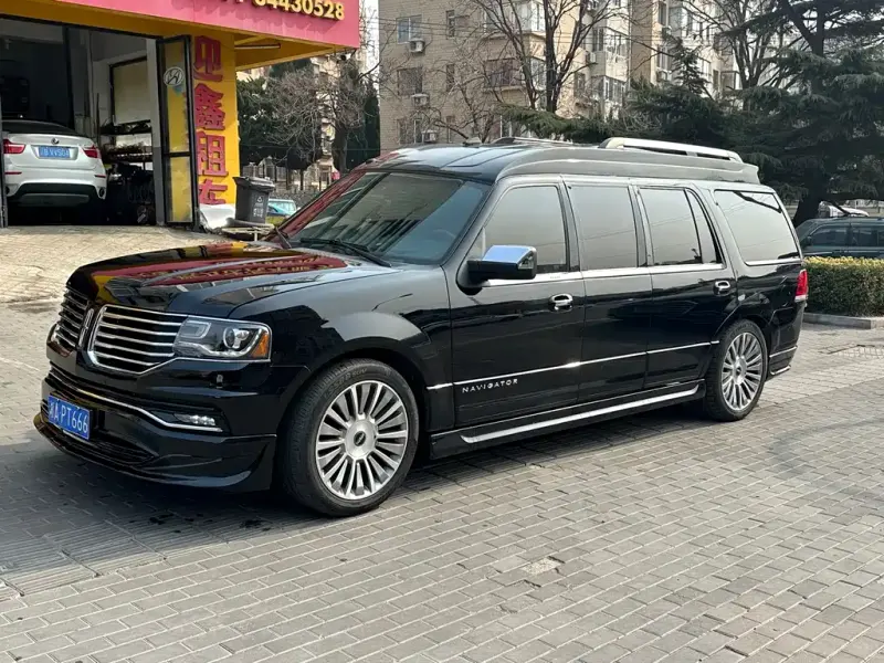 Lincoln Navigator, 2018 — фото 1